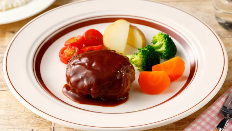 野菜たっぷりデミグラスハンバーグ